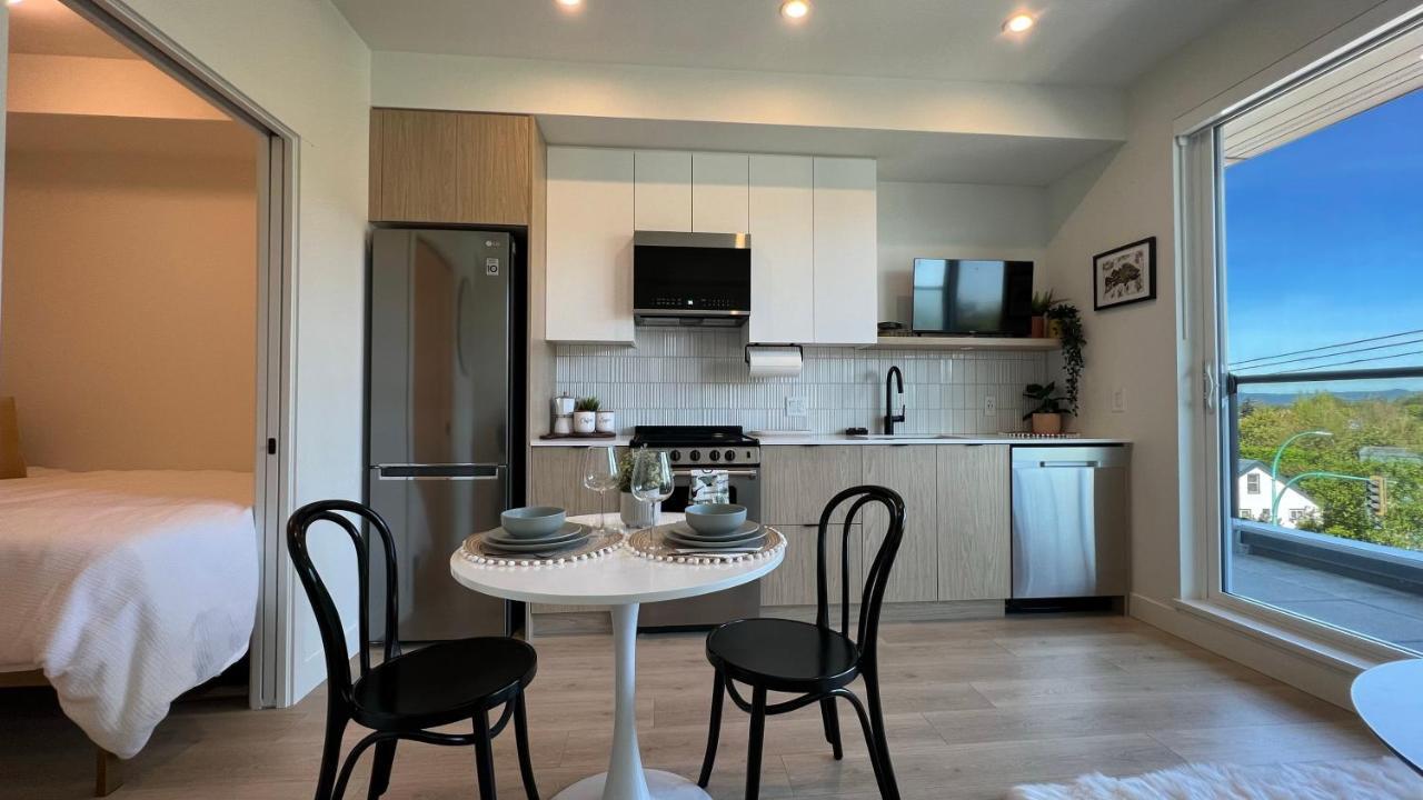Hillside Oasis By Iris Properties! วิกตอเรีย ภายนอก รูปภาพ