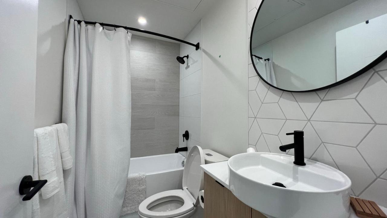 Hillside Oasis By Iris Properties! วิกตอเรีย ภายนอก รูปภาพ